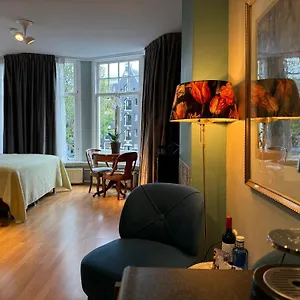 Bed & Breakfast Decor Canal House